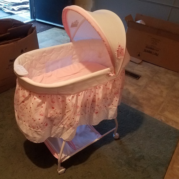 Bassinet - Picture 1 of 2